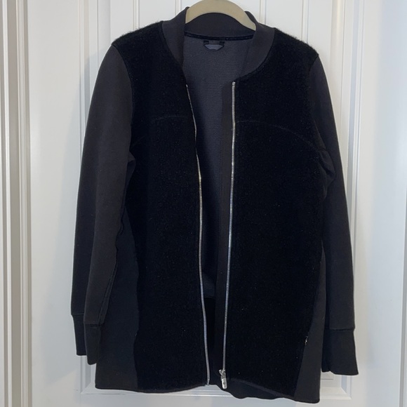 Lululemon Stand Out Sherpa Jacket - Picture 4 of 7